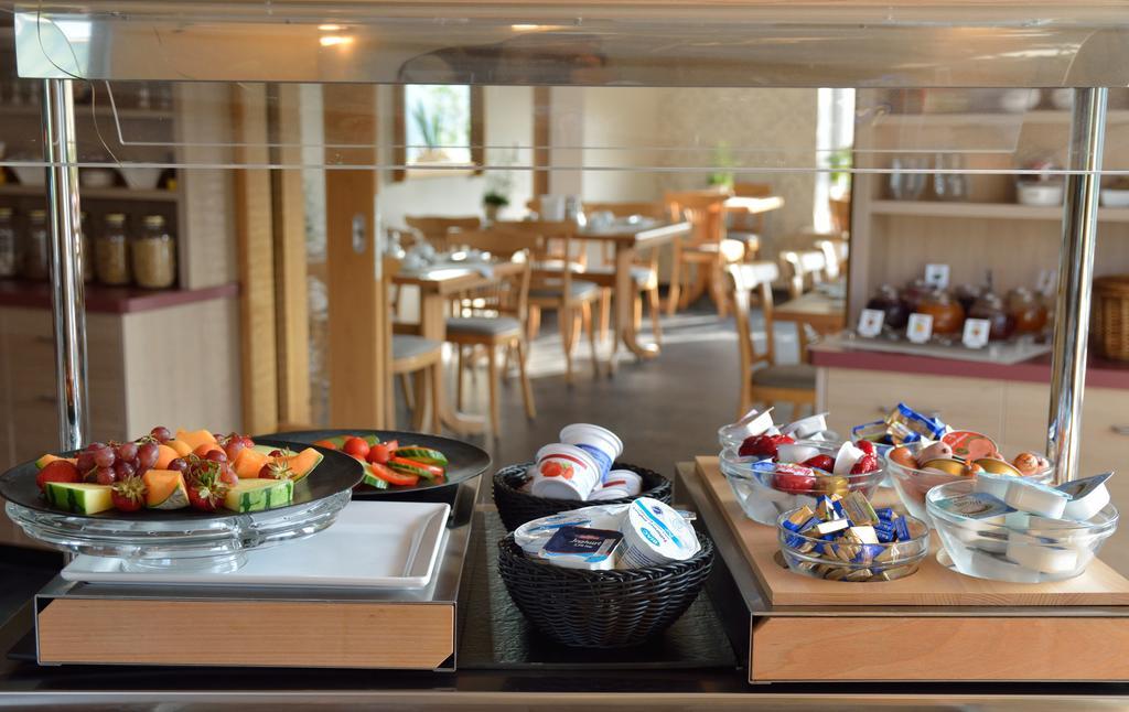 Hotel-Restaurant-Weingut Kapellenhof Klotten Bagian luar foto