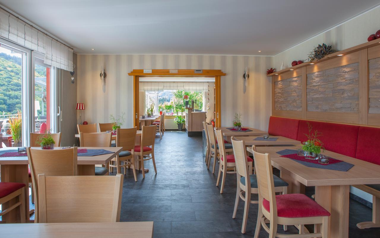Hotel-Restaurant-Weingut Kapellenhof Klotten Bagian luar foto
