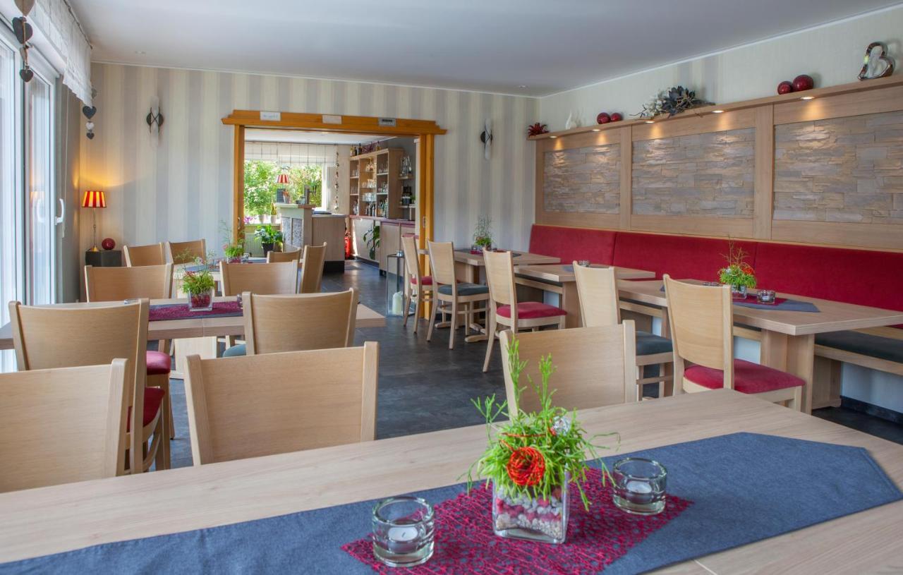 Hotel-Restaurant-Weingut Kapellenhof Klotten Bagian luar foto