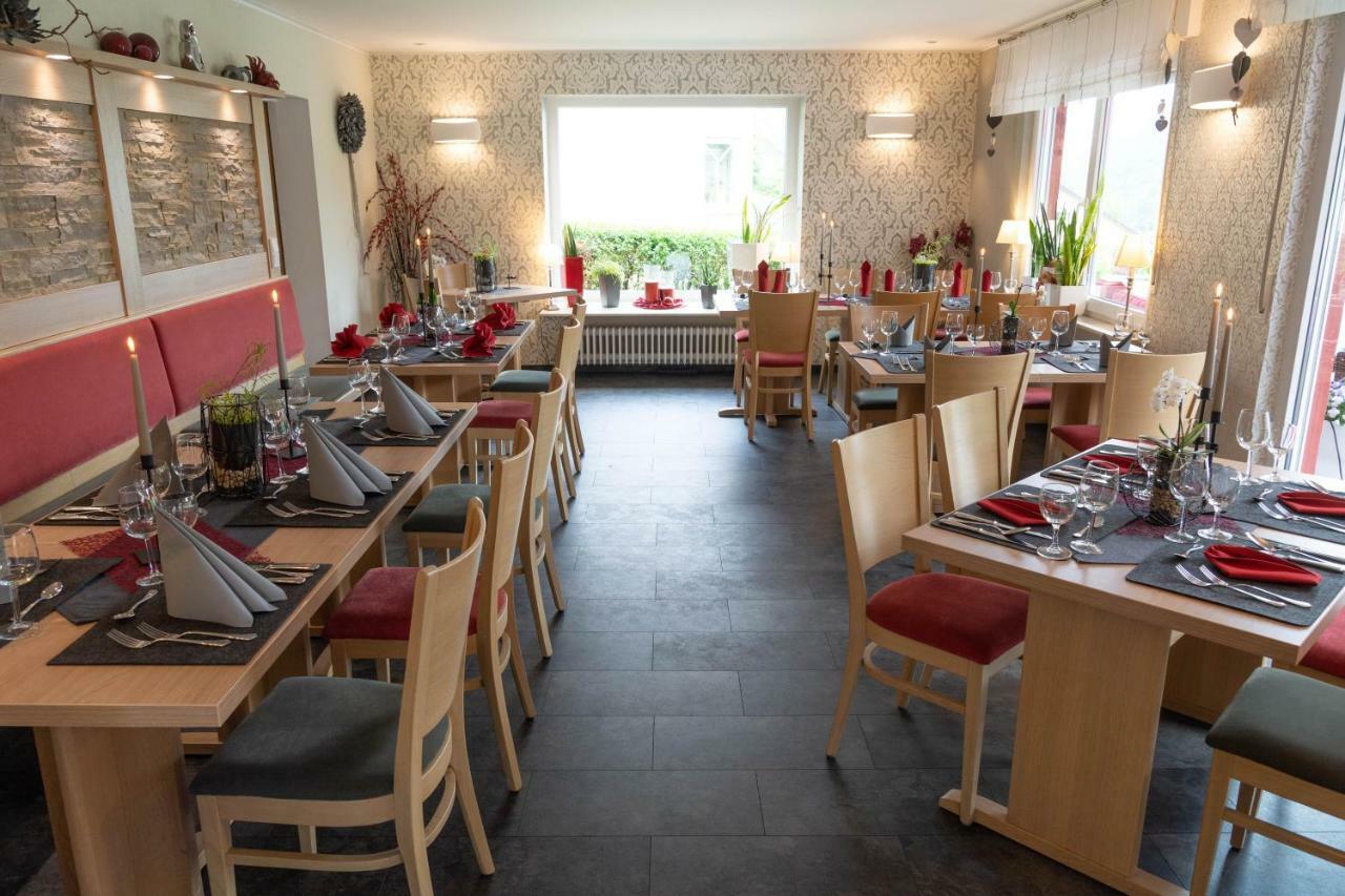 Hotel-Restaurant-Weingut Kapellenhof Klotten Bagian luar foto