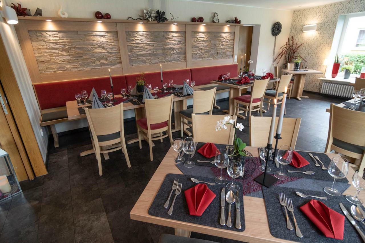 Hotel-Restaurant-Weingut Kapellenhof Klotten Bagian luar foto
